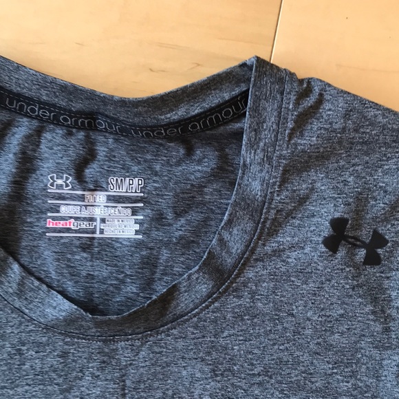 Under armour top - Picture 2 of 3